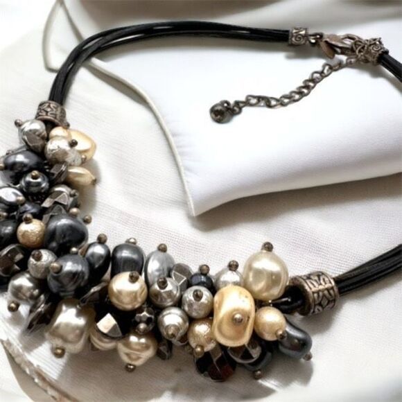 Chico’s Stunning Cluster Pearls Choker Collar Leather Cord Necklace gray bib - Picture 1 of 11